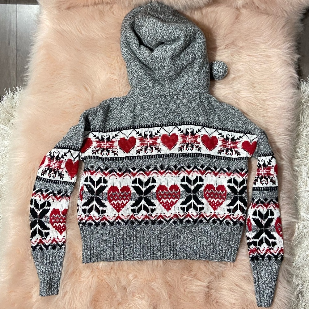 Crop Sweater w hearts and snowflakes - Picture 2 of 5